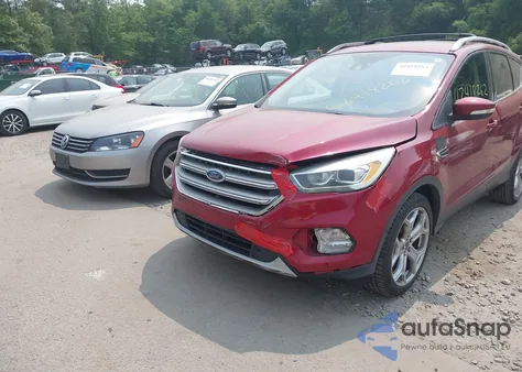 2017 Ford Escape Titanium z USA, uszkodzony, nr VIN 1FMCU0JD2HUA18891